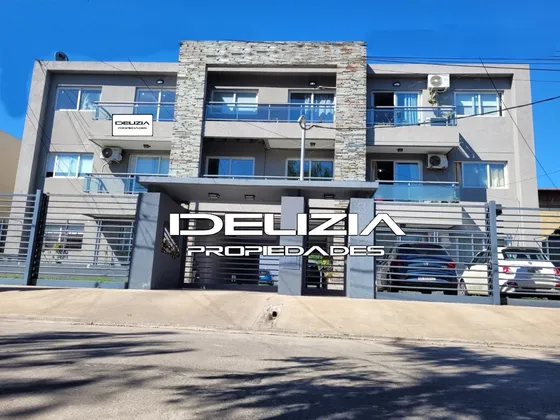 Venta De Departamento Con Patio Y Cochera En Castelar Norte