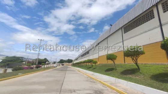 Maritza Lucena Alquila Galpón Industrial En Complejo Exclusivo En La Zona Industrial Ii De Barquisimeto, Seguridad 24/7, Privado Con Vigilancia, Con Tres Oficinas.