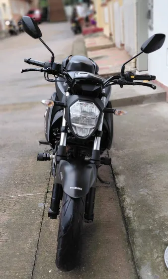 Se Vende Motocicleta Suzuki Gixxer 250 En Buenas Condiciones