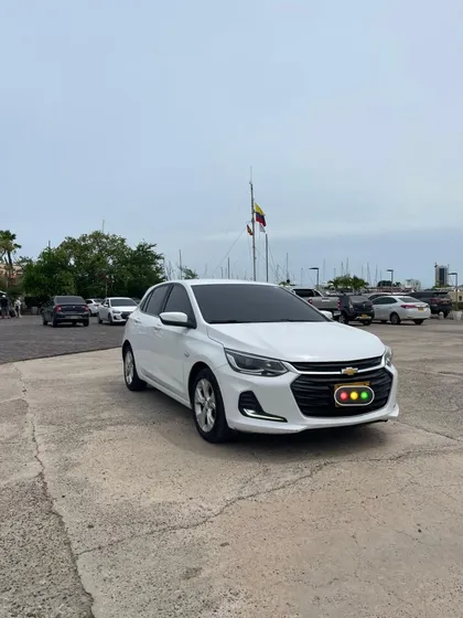Chevrolet Onix 1.0t Premier Hatch At