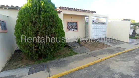 Amplia Y Moderna Casa En Venta Conjunto Privado De La Mora Cabudare. Los Bucares 25-11232 As-ab