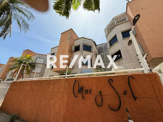 Townhouse Res. Mar Y Sol En Playa El Angel, Maneiro, Isla De Margarita  Cod: 1340