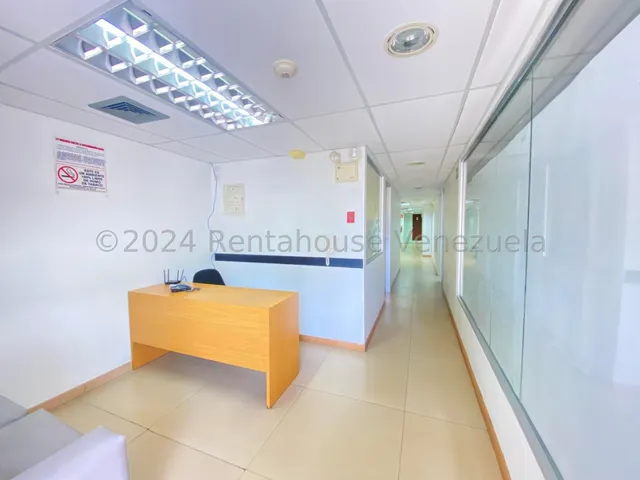 Rf Local En Alquiler En Altamira A Pie De Calle Remodelado Ideal Para Oficinas, Consultorios , Spa , Clinica Muy Buena Oportunidad Agenda Tu Cita
