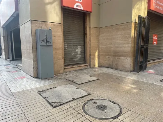 Local Comercial Esquina A Pasos Del Paseo Ahumada