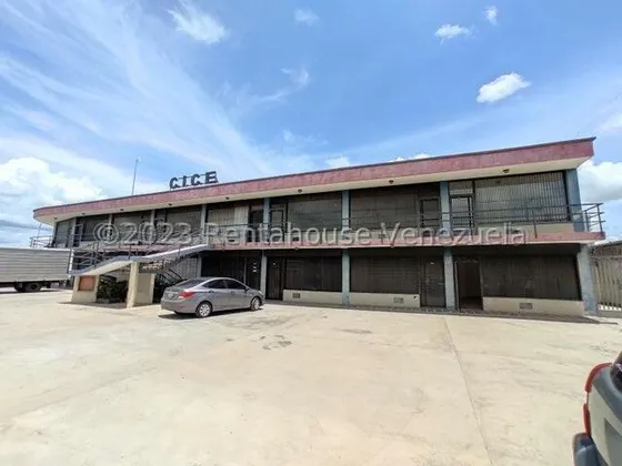 Locales Comerciales En Venta En Zona Industrial San Crispin Santa Cruz Aragua 24-1695 Irrr