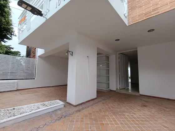 Casa En Venta En La Riviera. Cod V30503