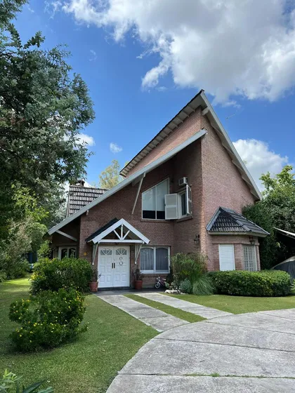 Casa Chalet En Venta En Las Praderas De Lujan 