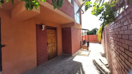 Casa En Venta De 5 Dorm. En Lo Barnechea