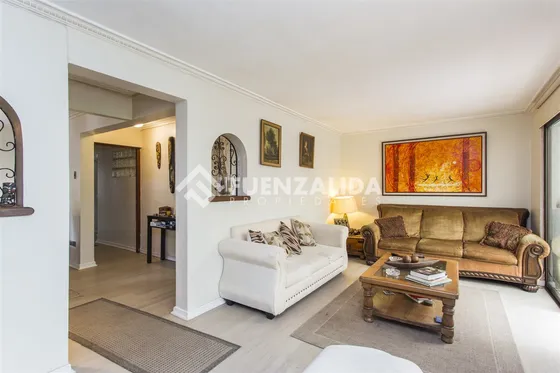 Casa En Pasaje Cerrado En Sebastian Elcano, 4 Dormitorios