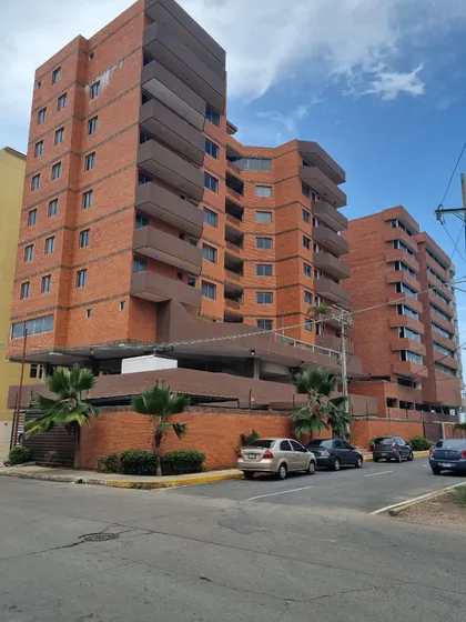 Venta De Moderno Apto En Calle Arismendi De Lecheria