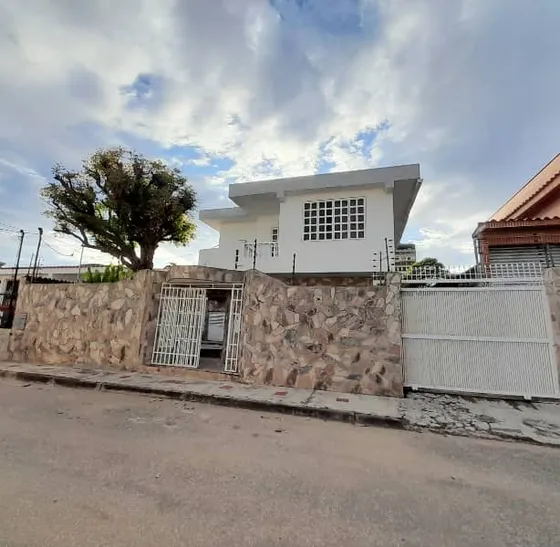 Sandra H Vende,casa Comercial, Av Bolívar, Urb Los Naranjos.