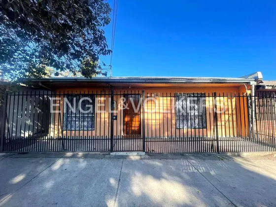 Casa En Venta En Machalí , Amplia Y Con Gran Terreno.
