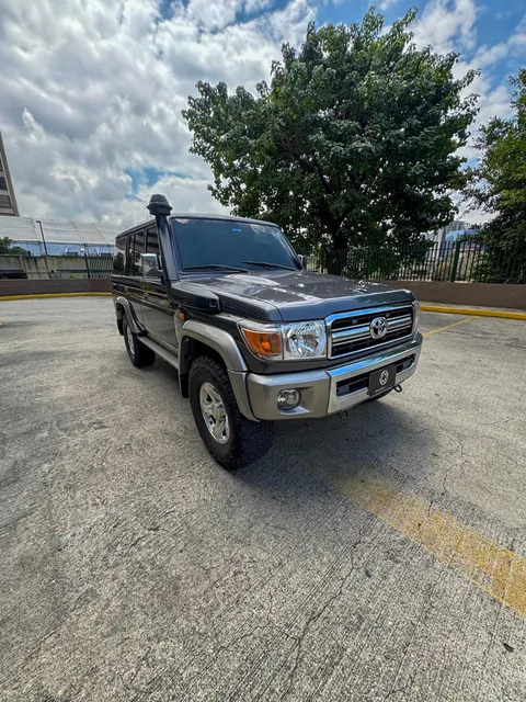 Toyota Land Cruiser Lx
