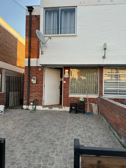 Casa De Dos Pisos En Condominio Cerrado