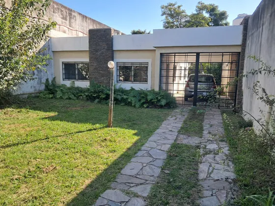 Casa Con Gran Terreno En Banfield