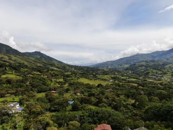 Se Vende Casa Campestre En Barbosa En Exclusiva Parcelación.