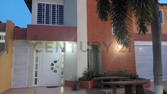 Se Vende Casa Tipo Townhouse En Guayana Country Club