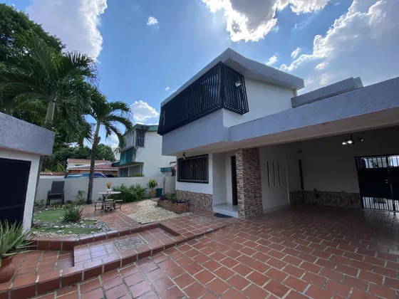 Venta De Casa En Calle Abierta En La Urb. La Trigaleña, Municipio Valencia Ror-blk