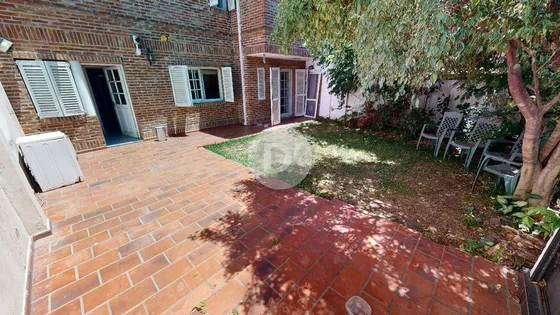 Casa En Venta En Olivos, Dos Plantas, 4 Dormitorios, Garaje, Jardín.