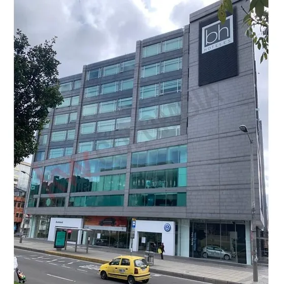 En Renta Amplias Oficinas Ubicada En Santa Bárbara, Bogotá (13702).
