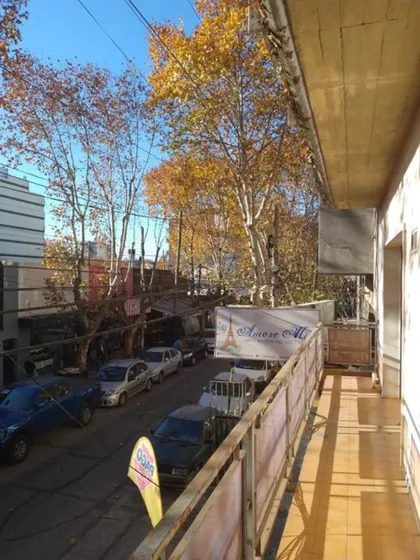 Departamento De Amplias Dimenciones En El Centro De Monte Grande!! Dr. Rotta 36 1er Piso