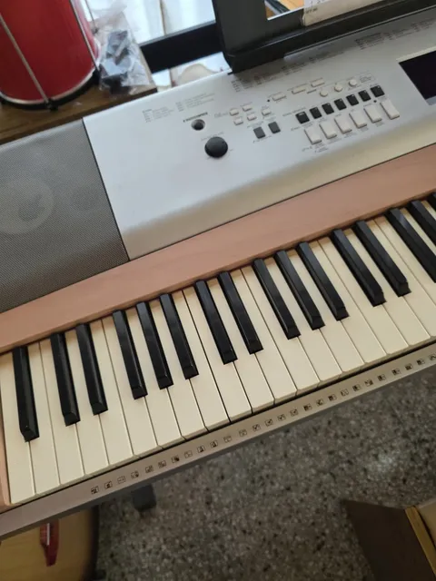 Clases,profesora.piano,guitarra,violin,canto. Metodo Yamaha