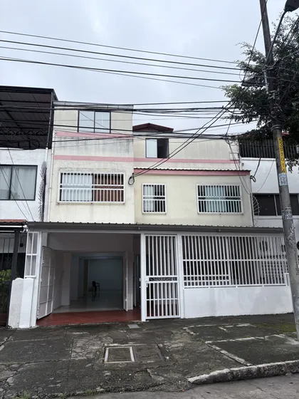 Casa En Venta En Champagnat. Cod V11604