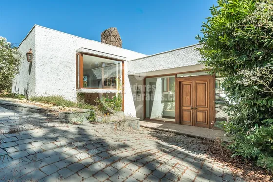 Casa En Venta De 6 Dorm. En Lo Barnechea