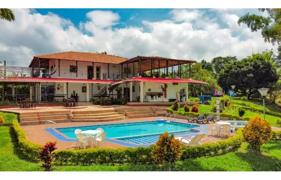 Se Vende Finca Hotel Vía Armenia - Montenegro - Quindío