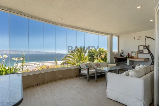 Casa En Venta De 5 Dorm. En Reñaca