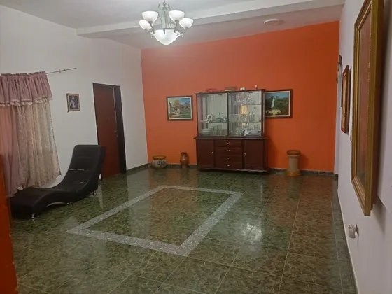 Casa En Venta En Mariara Excelente Ubicacion Con Local Comercial Buen Punto Zona Centro Todo Operativo Kg