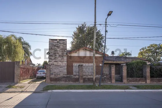 Venta Casa En 2 Lotes  En Jose C Paz
