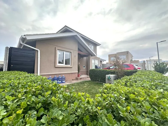 Amplia Casa De 4d+4b+2e+bog En Condominio Exclusivo
