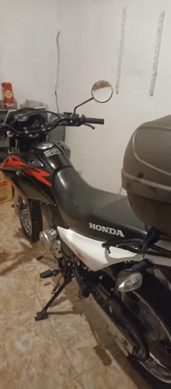 Vendo Honda Xr 150, Con 4 Mil Km, Incluye Porta Equipaje