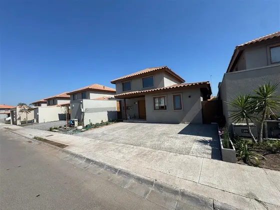 Modelo Caburgua En Condominio Los Nidales De Chicureo Norte