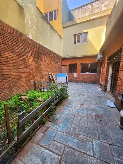 Casa Con Garage, Patio Y Gran Terraza