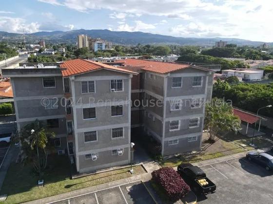Yoselin Cabesas Vende Apartamento En Cabudare Ribereña 25-8148 Yc