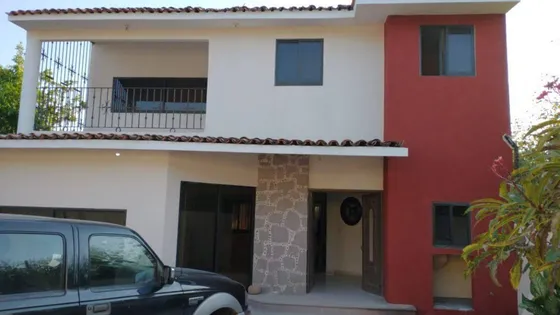 Casa Independiente Con Amplios Espacios