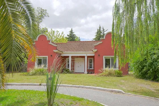 Alquiler Casa 4 Ambientes B° Cerrado En Moreno
