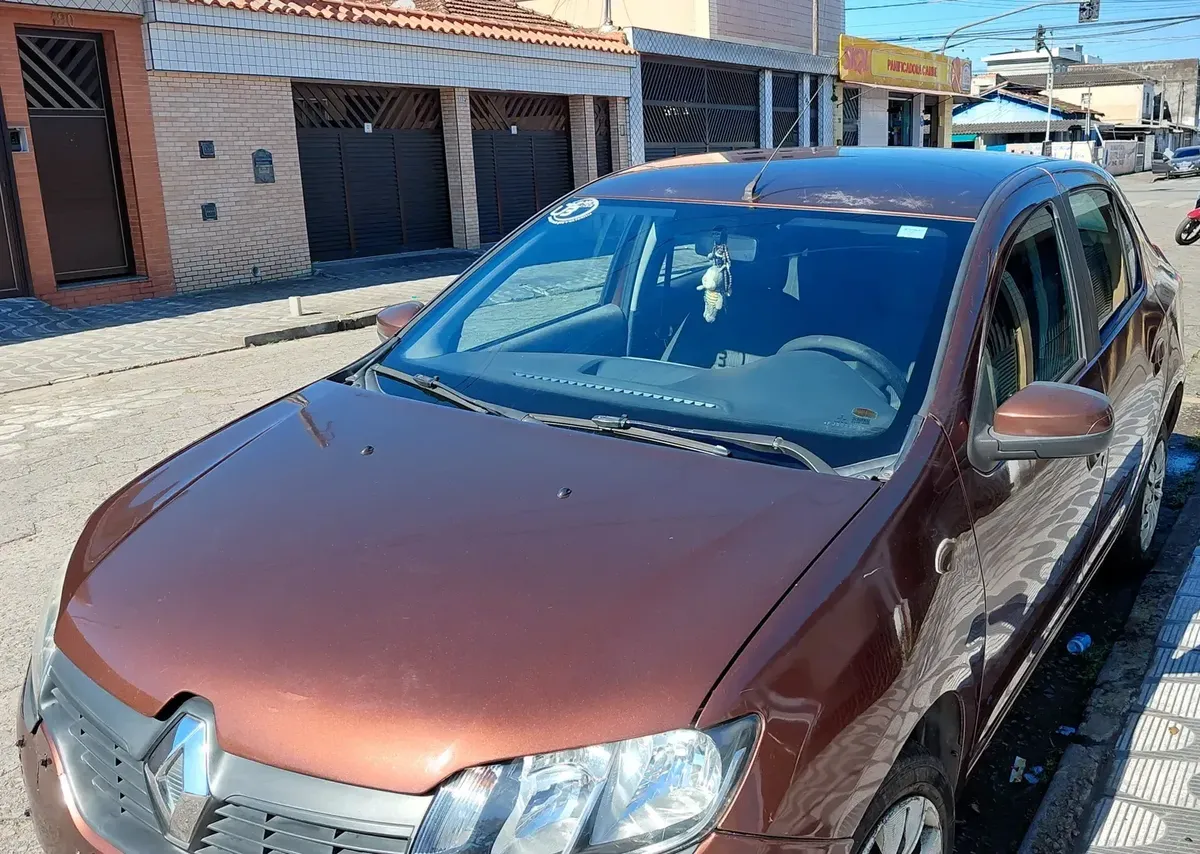 Renault Logan 2015 1.0 16v Expression Hi-flex 4p — foto 1