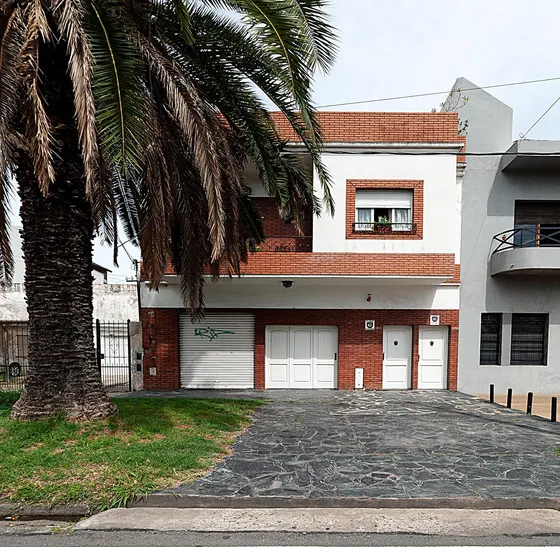 Venta Casa 5 Ambientes Con Cochera En Avellaneda