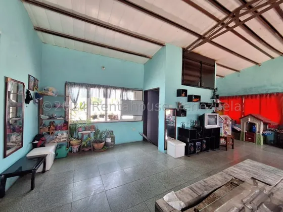 Amplia Casa Con Luz Trifásica Independiente En Cada Nivel En Venta En Barrios Lourdes Cerca De La Av Bermudez Y Cedro Db 24-23164