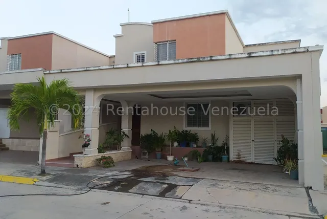 En Venta Casa Moderna En Ciudad Roca, Barquisimeto#// Yosmary Armas, Rah Centro Occidente /*# Tu Llave Al Hogar Perfecto