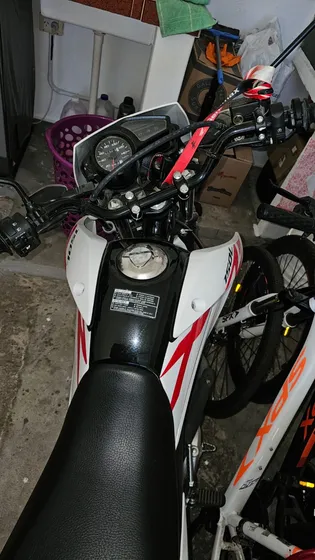 Moto Usada Con Pocos Kilómetros, Papeles Al Día, Única Dueña