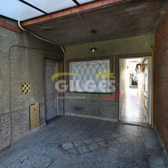 Venta De Ph 3 Amb. En Lomas Del Mirador  Pta. Baja Al Fte. Con Patio