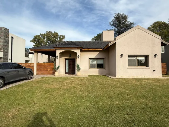 Casa En Alquiler Amoblada - Uf 56- Luján Del Sol