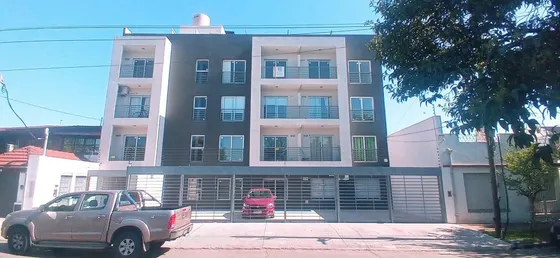 Venta Cómodo Departamento Dos Ambientes De 39 M2 Al Frente Con Balcón