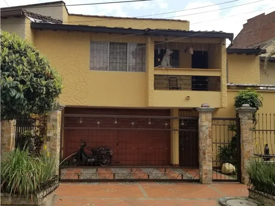 Casa Unifamiliar Medellin, Sector Los Colores - Se Vende