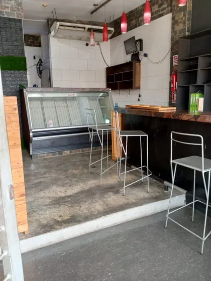 Vera Casa Inmobiliaria Vende Local En Centro Comercial Paseo Paraparal L/firma Vp-1