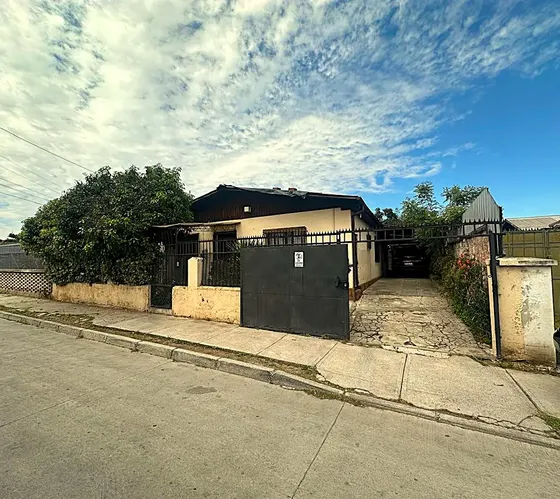 Casa En Venta En Cerrillos Con Patio Y Estacionamiento